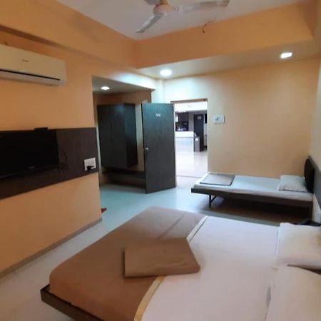 Sugandha Lodge Solapur Εξωτερικό φωτογραφία