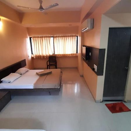 Sugandha Lodge Solapur Εξωτερικό φωτογραφία