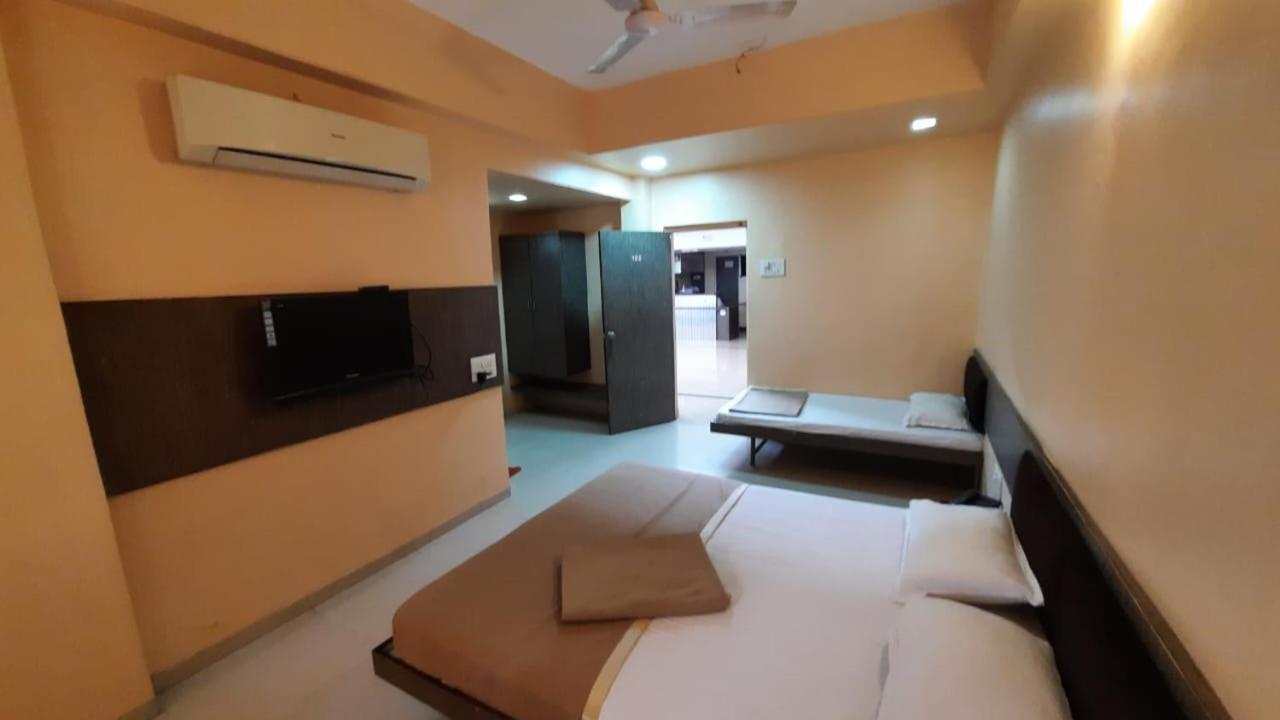 Sugandha Lodge Solapur Εξωτερικό φωτογραφία