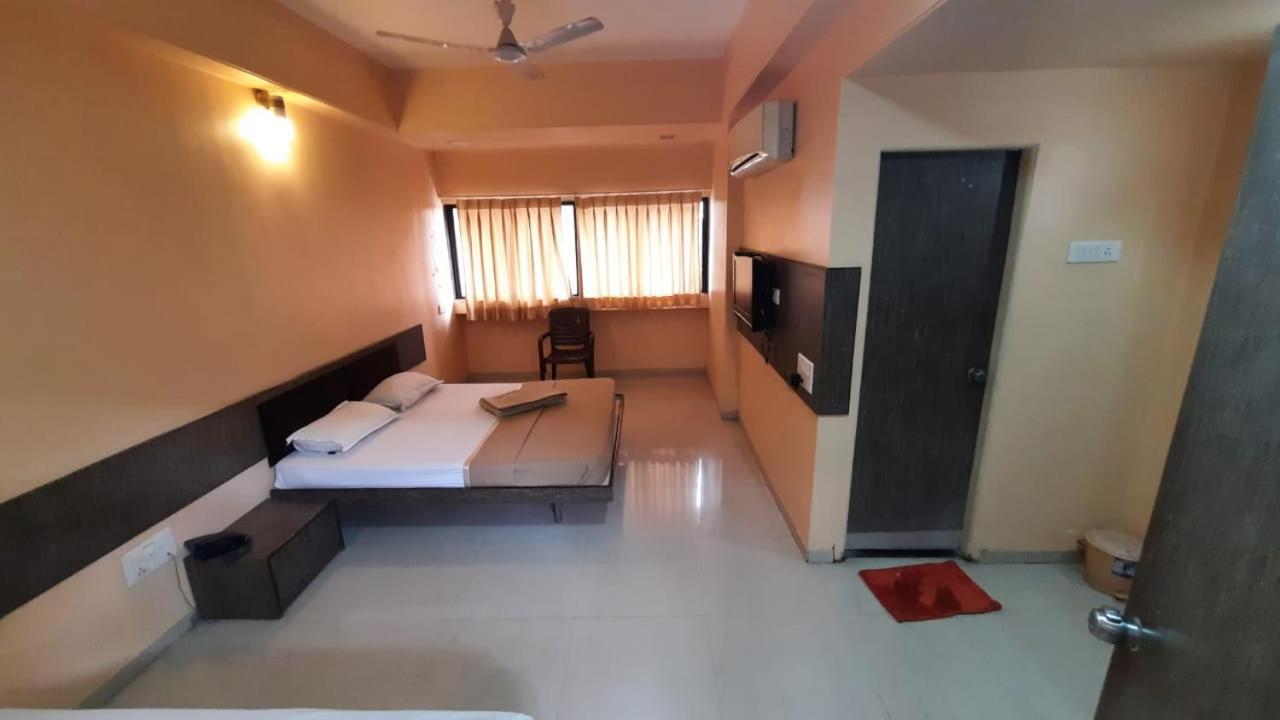 Sugandha Lodge Solapur Εξωτερικό φωτογραφία