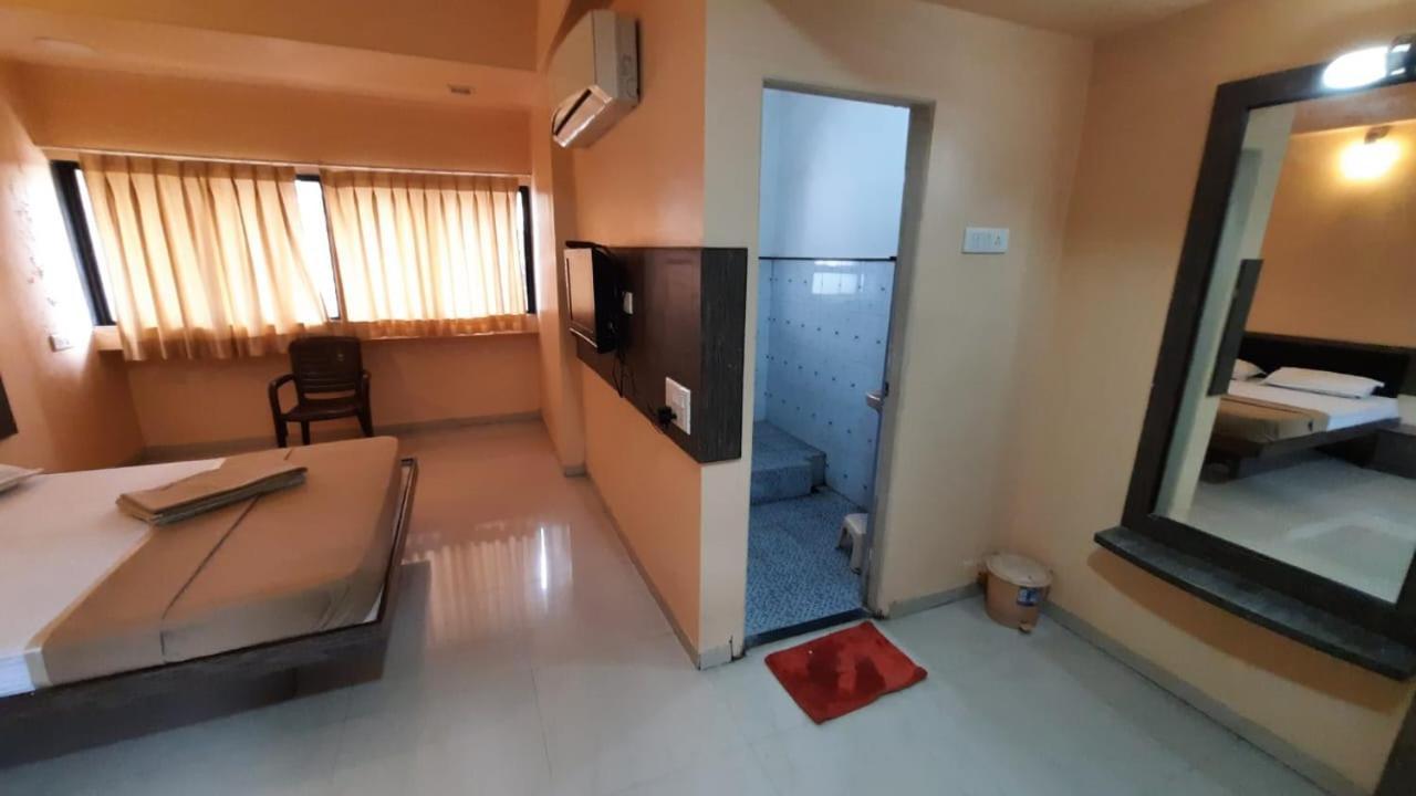 Sugandha Lodge Solapur Εξωτερικό φωτογραφία