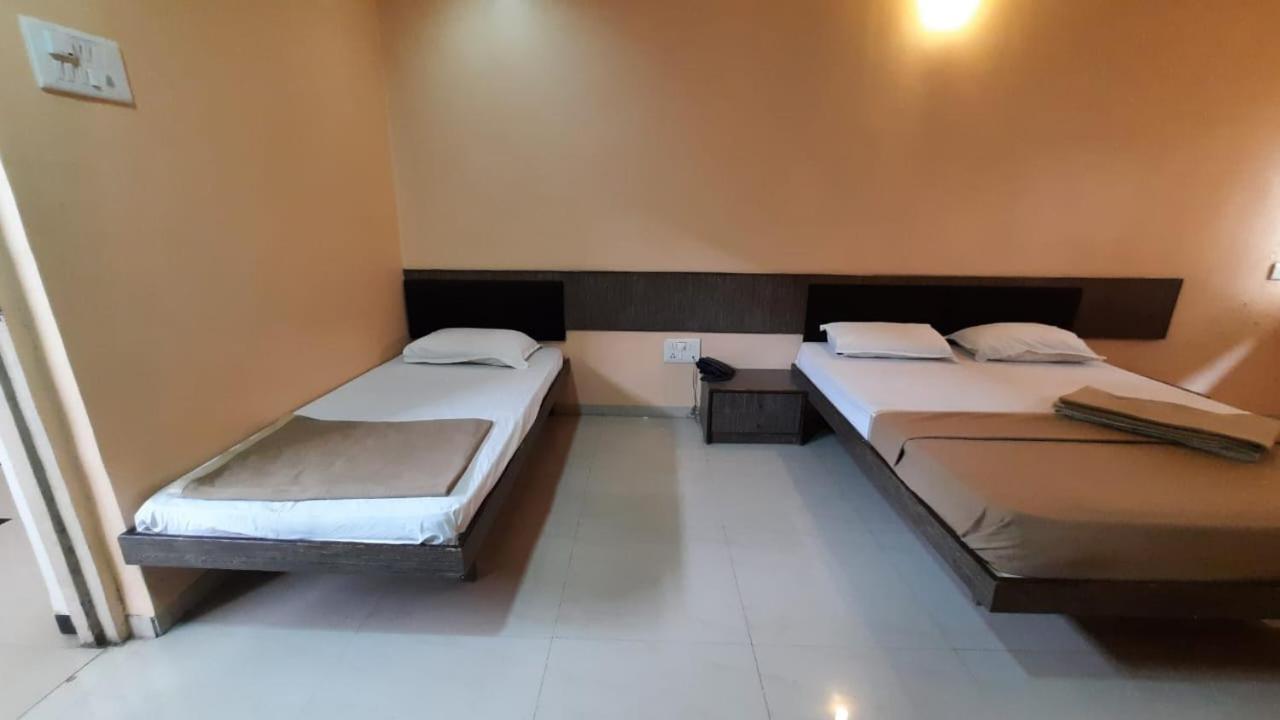 Sugandha Lodge Solapur Εξωτερικό φωτογραφία
