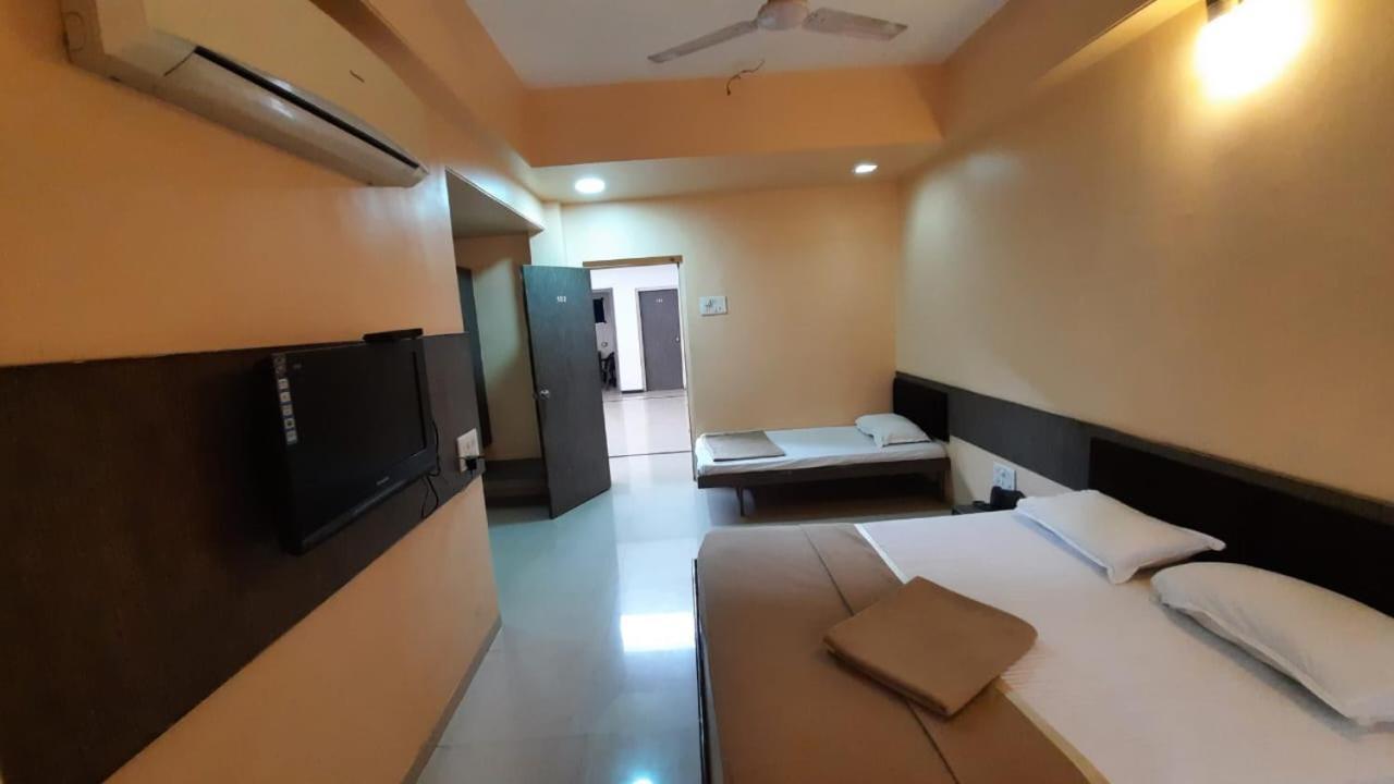 Sugandha Lodge Solapur Εξωτερικό φωτογραφία