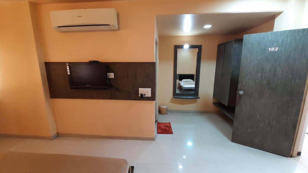 Sugandha Lodge Solapur Εξωτερικό φωτογραφία