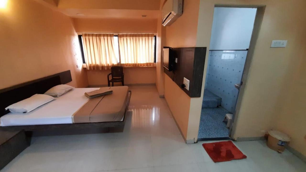 Sugandha Lodge Solapur Εξωτερικό φωτογραφία