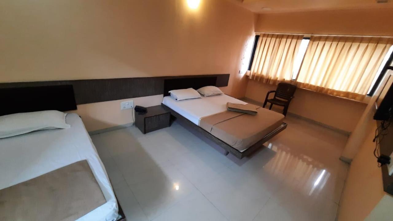 Sugandha Lodge Solapur Εξωτερικό φωτογραφία